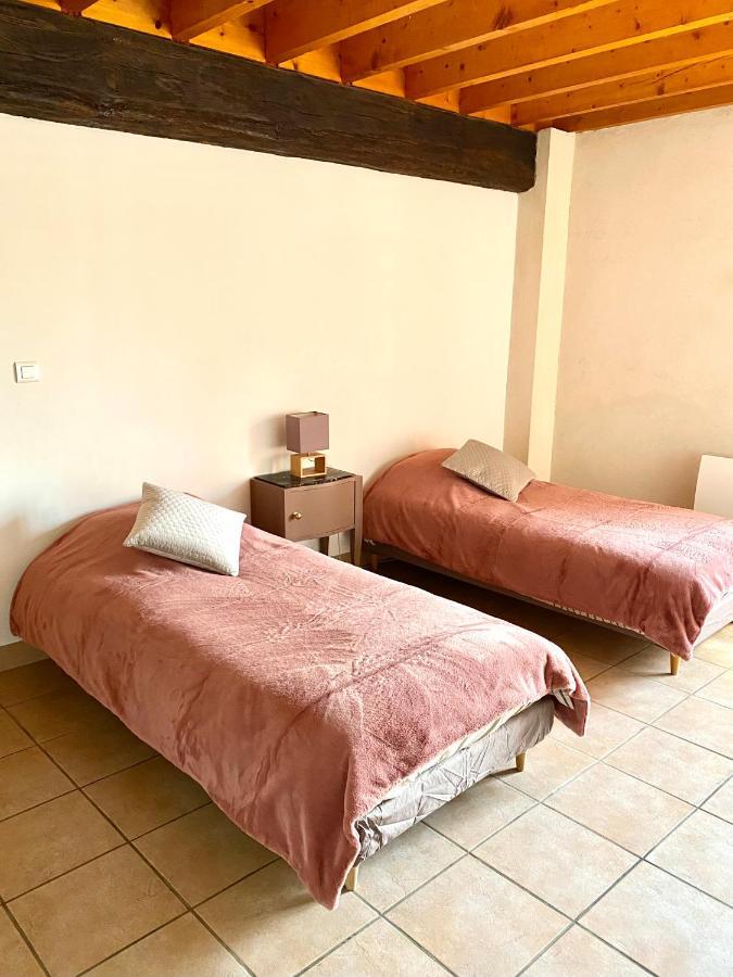 Bed and Breakfast Domaine Du Cellier De La Couronne Sézanne Exterior foto
