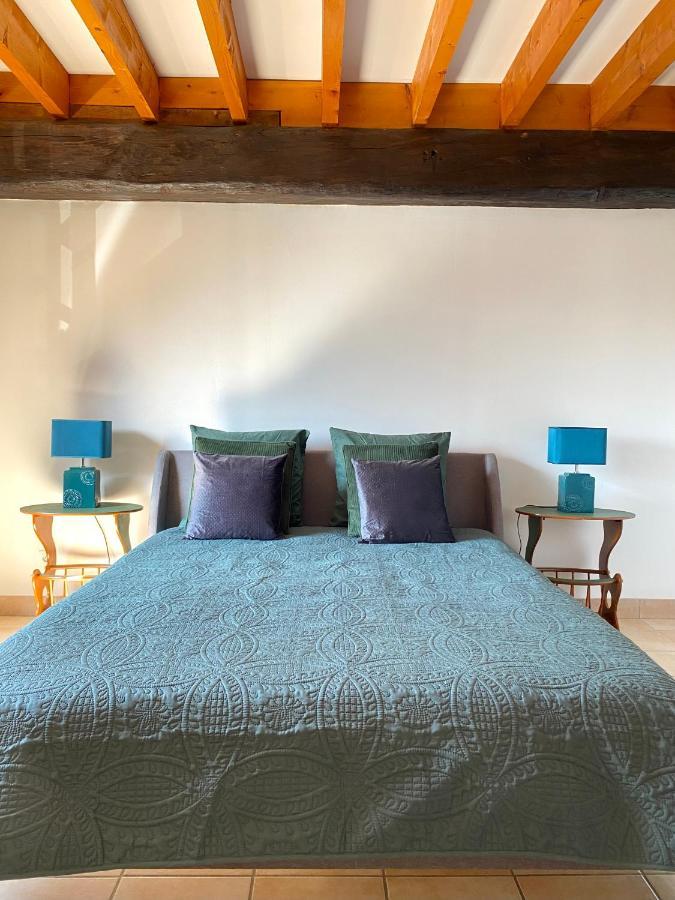Bed and Breakfast Domaine Du Cellier De La Couronne Sézanne Exterior foto