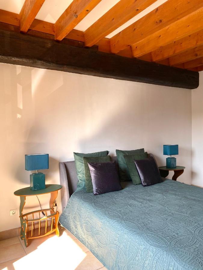 Bed and Breakfast Domaine Du Cellier De La Couronne Sézanne Exterior foto
