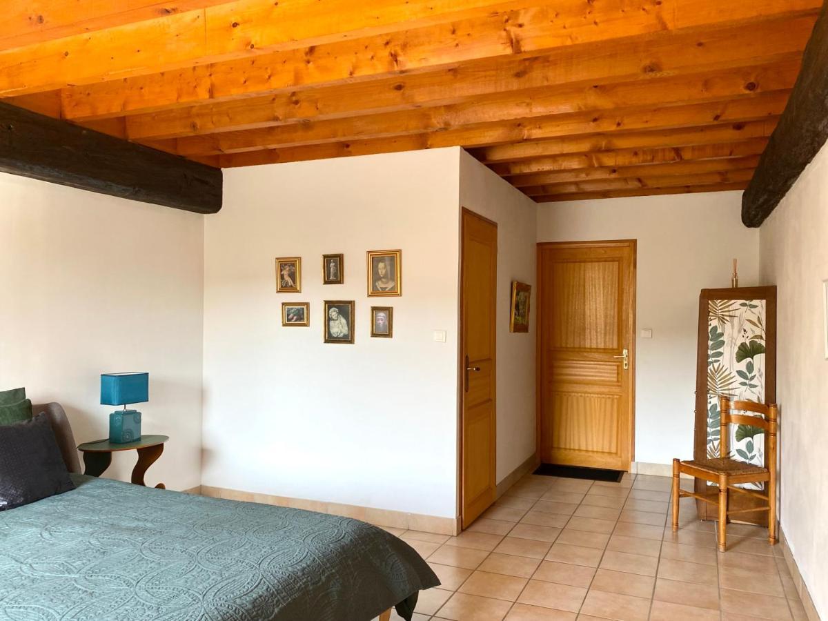 Bed and Breakfast Domaine Du Cellier De La Couronne Sézanne Exterior foto